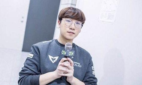 火箭对太阳伤病报告：布克＆杰伦·格林缺席，利弗斯出战成疑